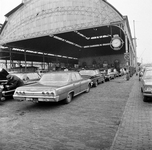 150359 Gezicht op de taxistandplaats onder de perronkap van het N.S.-station Den Haag S.S. te Den Haag.